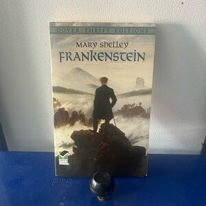 Frankenstein by Mary Shelley Paperback